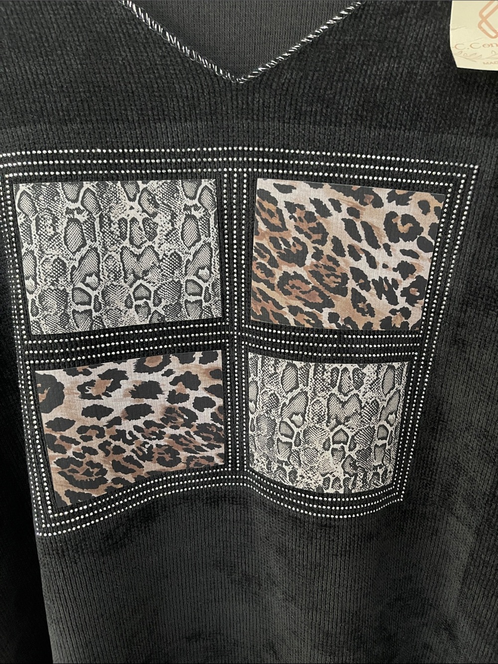 Cozy Black Animal-Print Panel V-Neck Sweater made in Italy - Picture 2 of 6